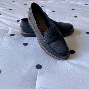 Clarks 8 EUC loafers in grey, black and brown